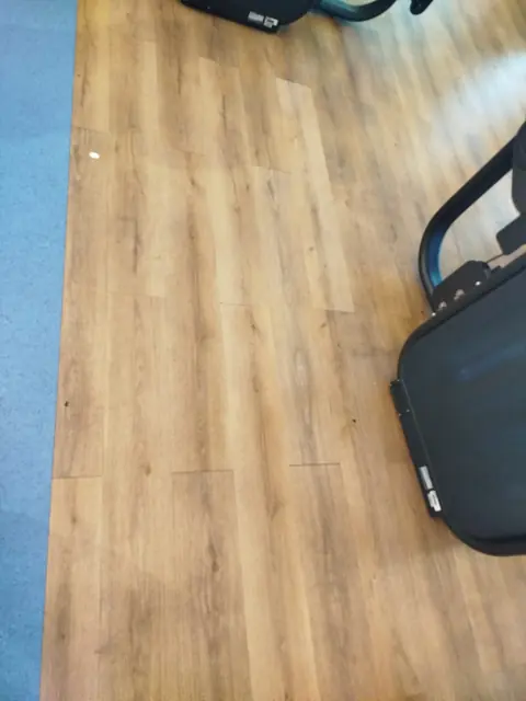 Mesmo piso vinílico após a troca das réguas